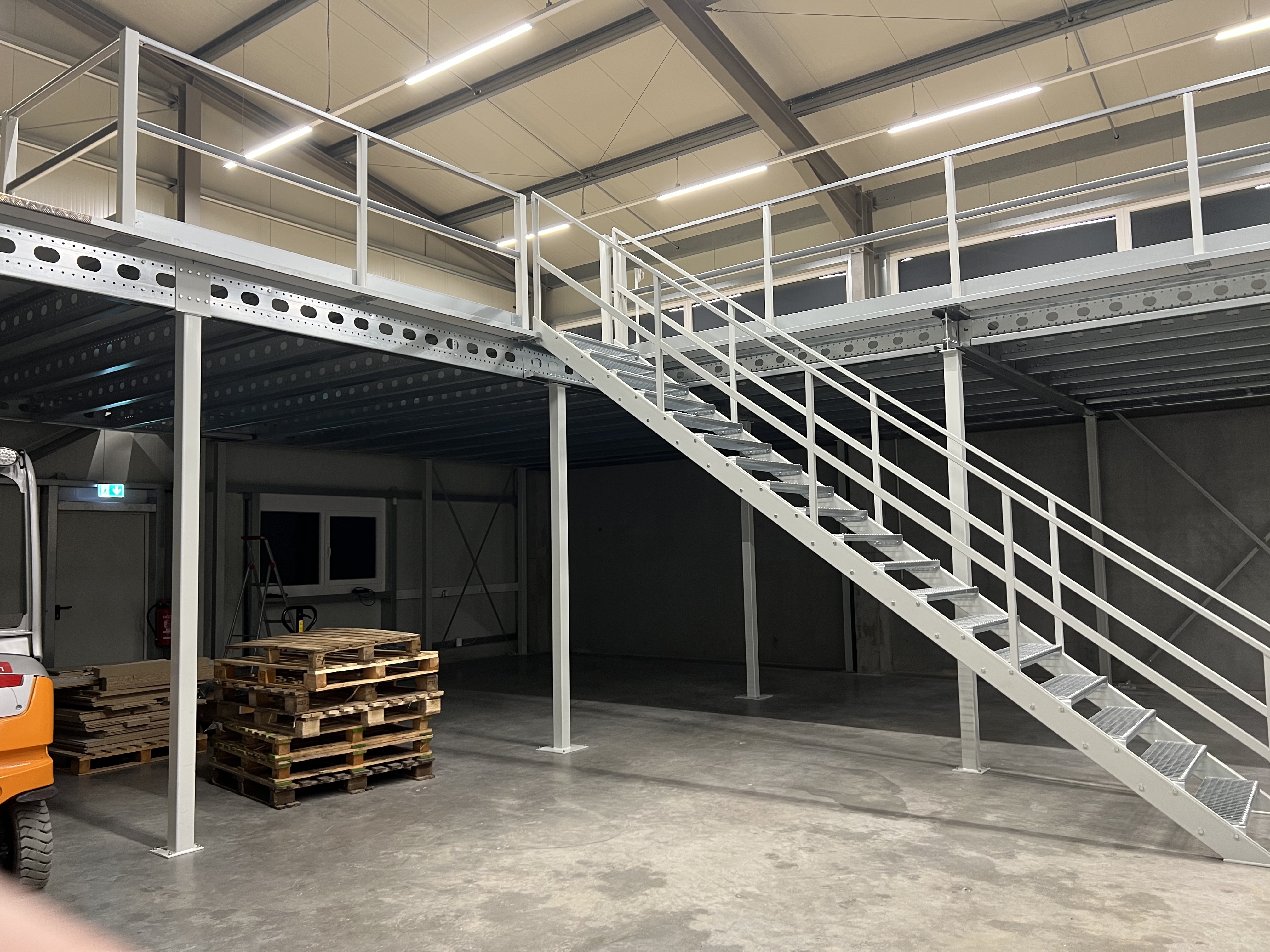 Zweiter Stock der Lagerhalle für Fertigprodukte