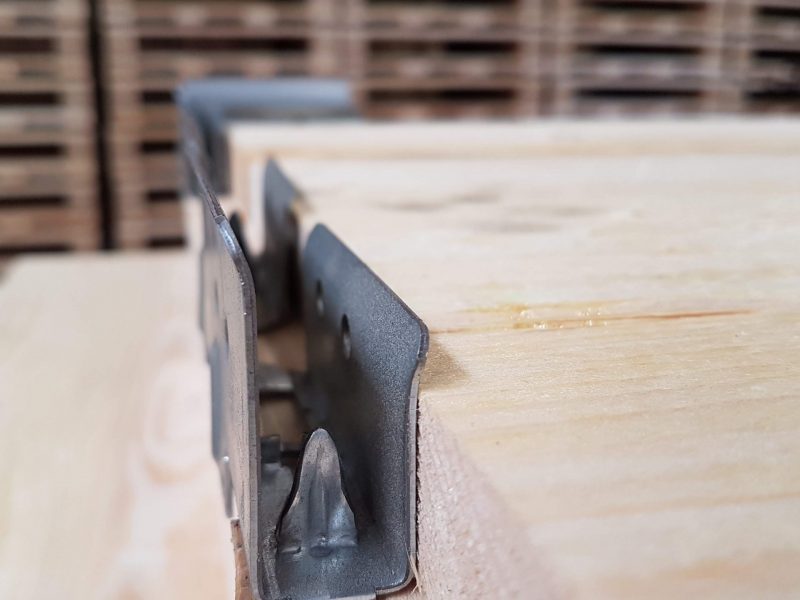 Fitting plug-in crates in production