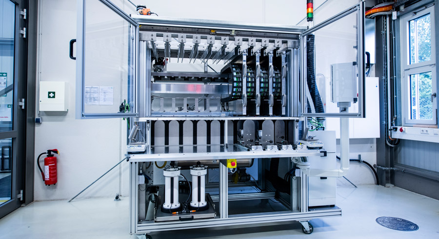 IP PowerSystems – Elektrolytbefüllmaschinen