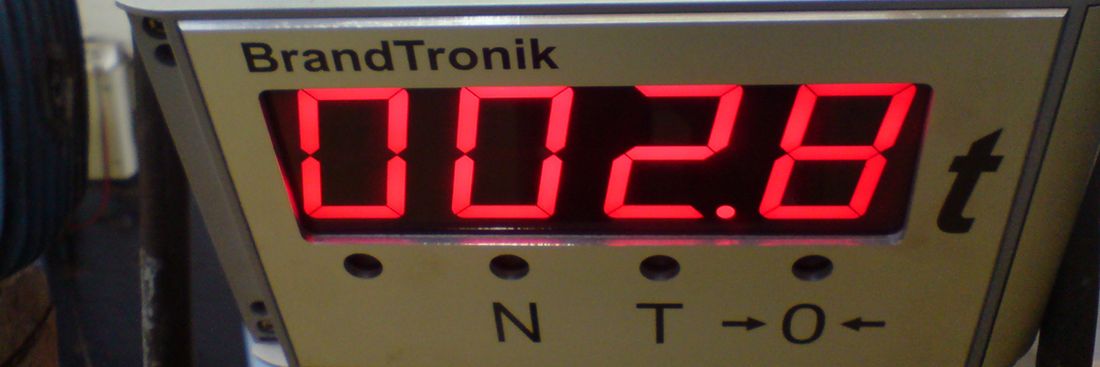 Verstärker und Regler zur Signalauswertung der DMS-Sensoren
