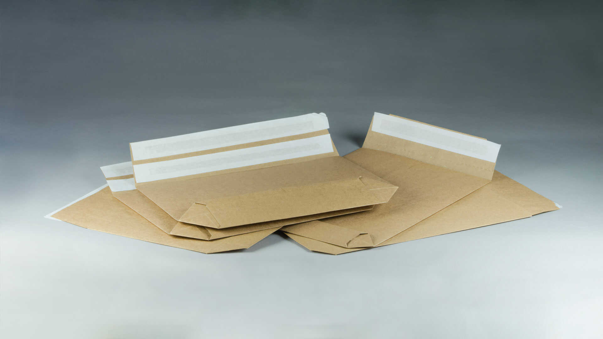 E-Commerce-Versandtasche mit Kreuzboden