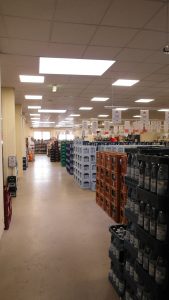 LED-Panels in der Verkaufsfläche eines Getränkehalls (Panels BV Lippstadt)