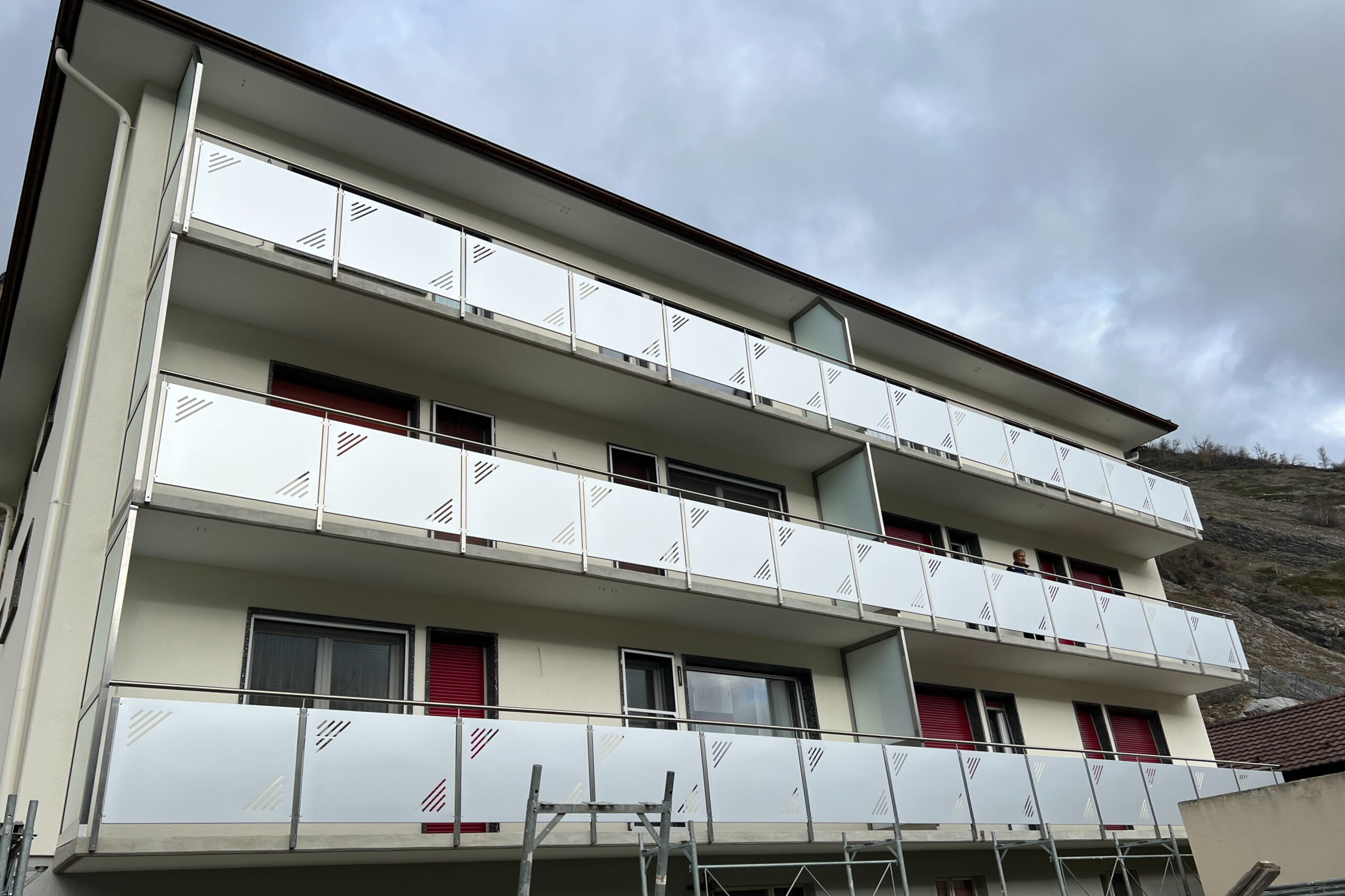 Geländer Mehrfamilienhaus