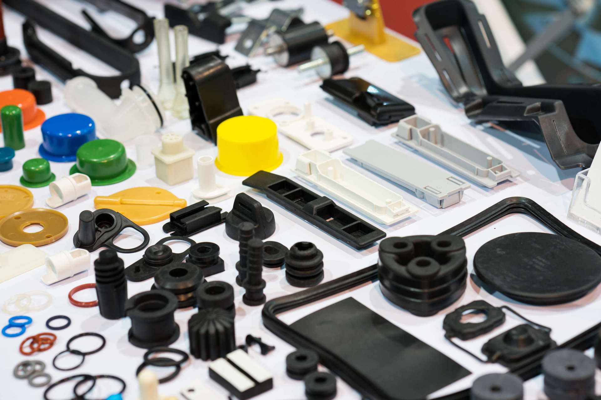 Cut-to-size parts, seals and molded parts made of rubber