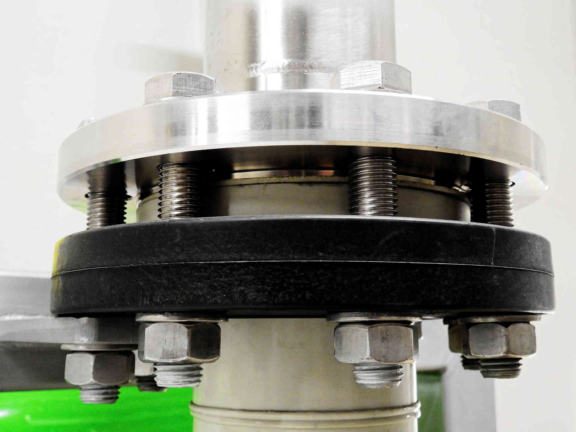 Hose line with flange fitting