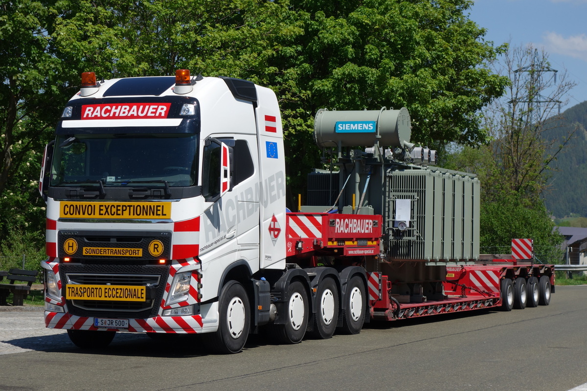 Schwertransport im Betrieb