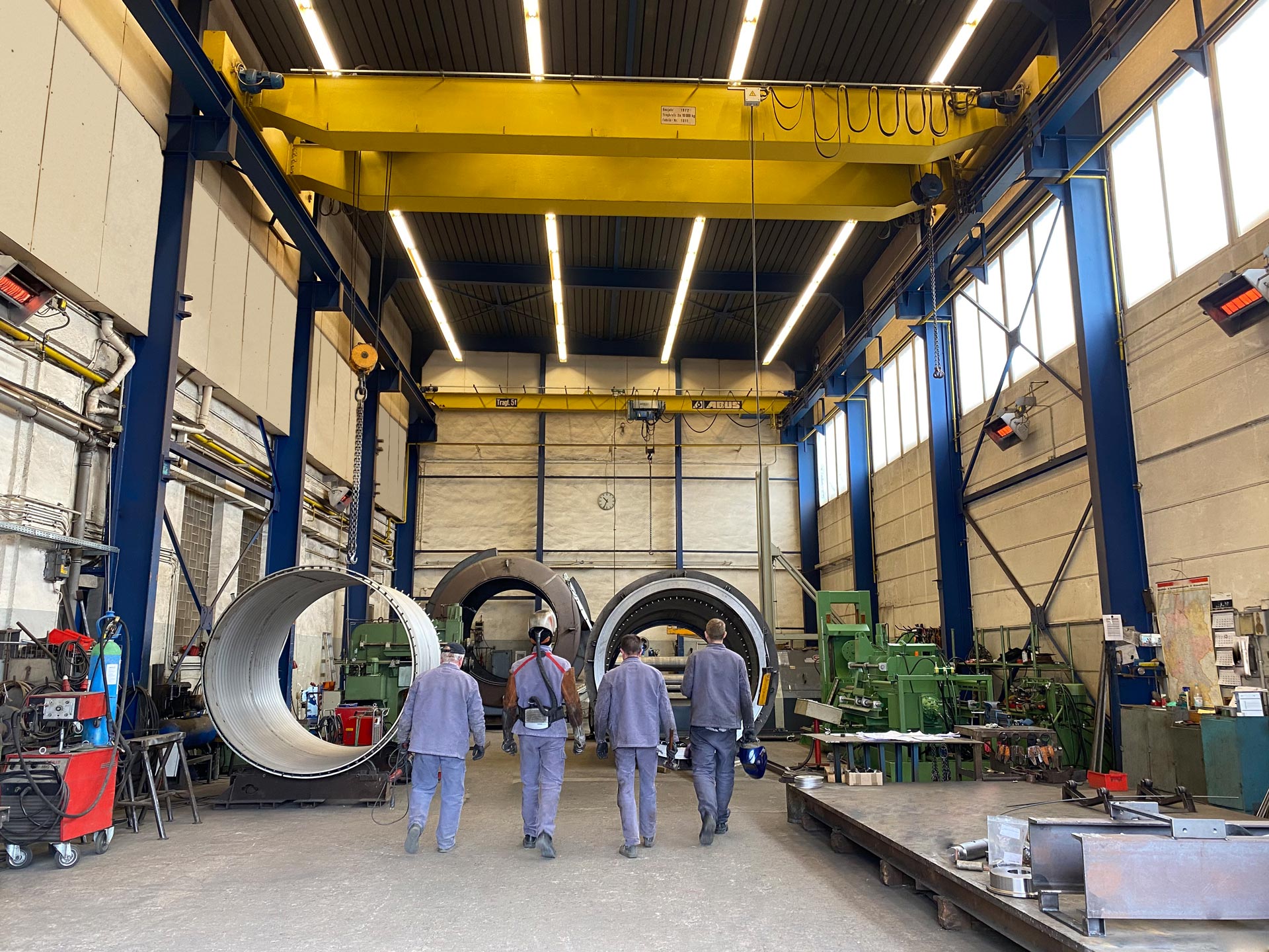 Ofenbau in der Fertigungshalle
