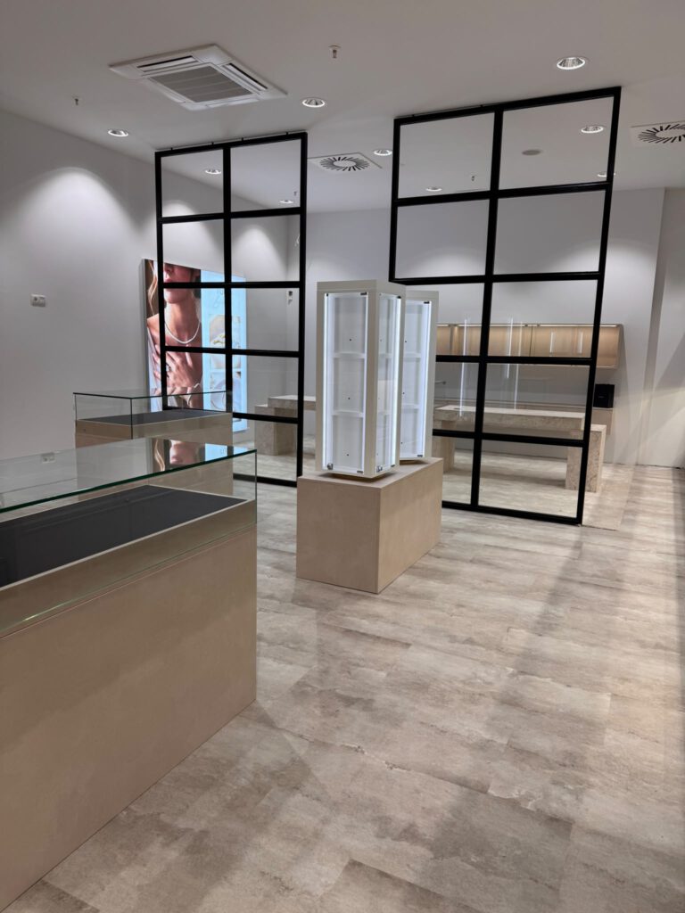 Ladenbau-Theken & Präsentationsmöbel