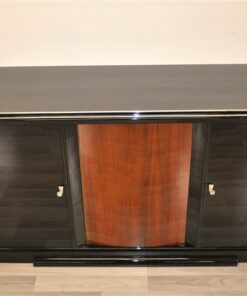 Piano lacquer in high-gloss black with fine wood veneer