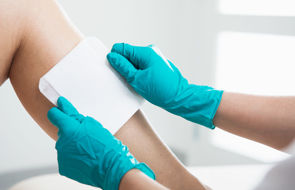 DryMax Border – sterile Wundauflage mit Fixierfunktion