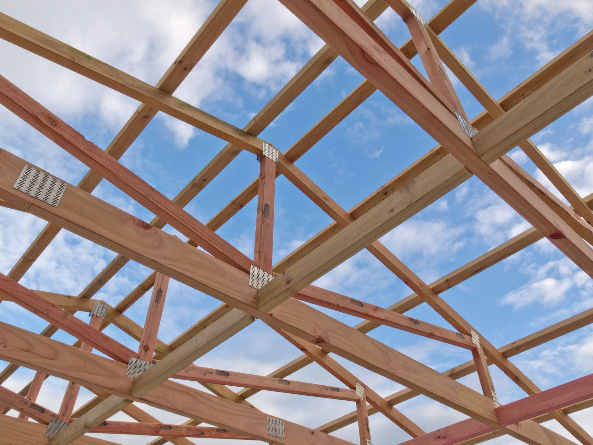 Ausgewählte Realisierungen aus Dachdeckung, Zimmerei, Schreinerei und Spenglerei