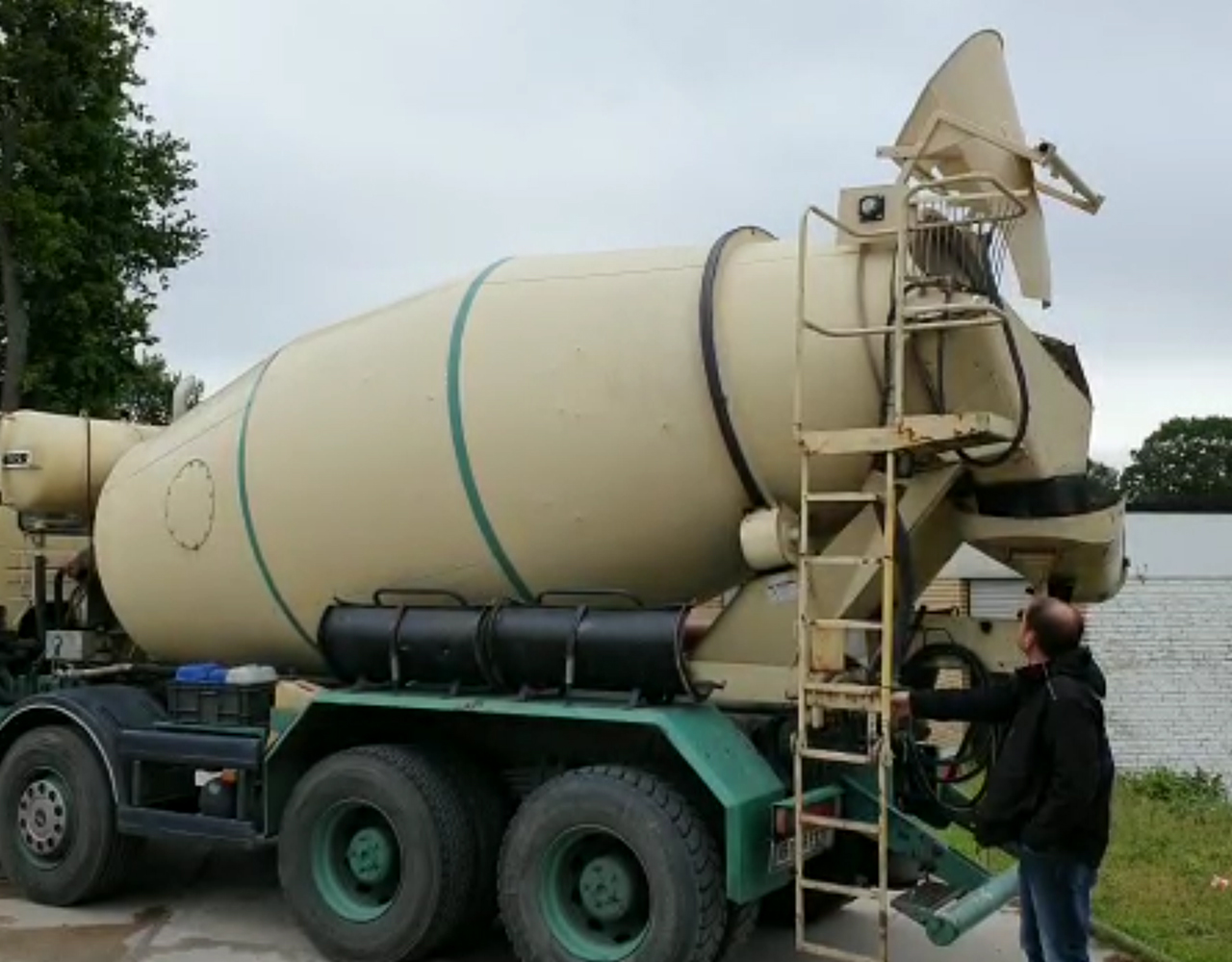 HopperLift Ladetrichter-Hebesystem