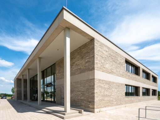 Rathaus Mallersdorf – Fassade Dolomit gespalten