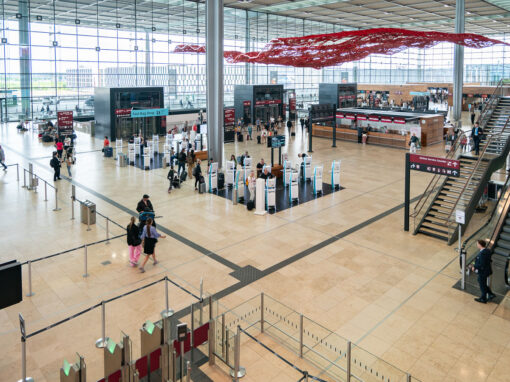 Natursteinfassade BER Flughafen
