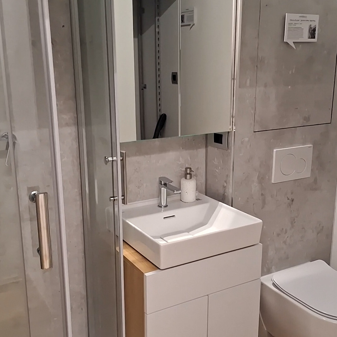 WC, Dusche und Fluchttunnel