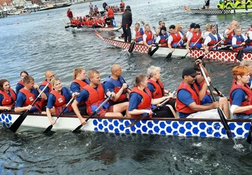 Team Martens beim Drachenbootrennen auf der Flensburger Förde