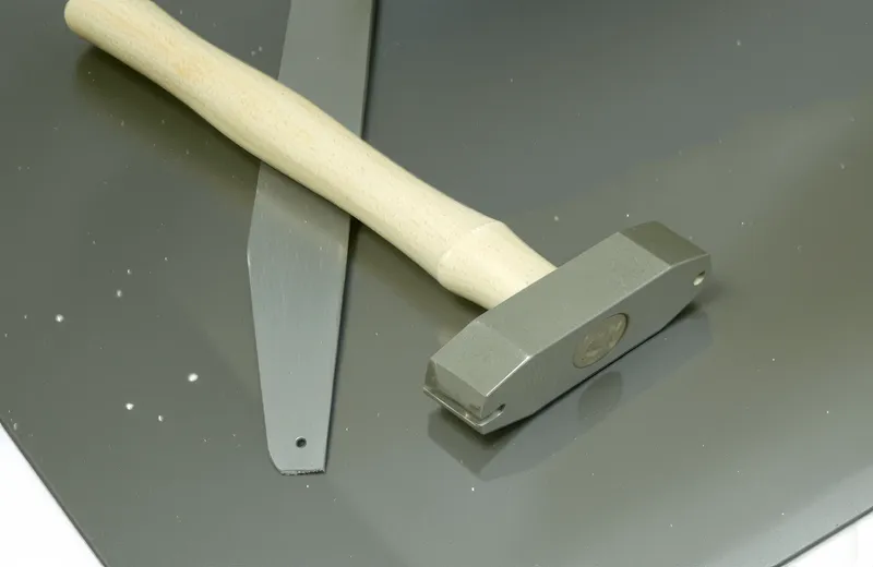 Richten gehärteter Platten