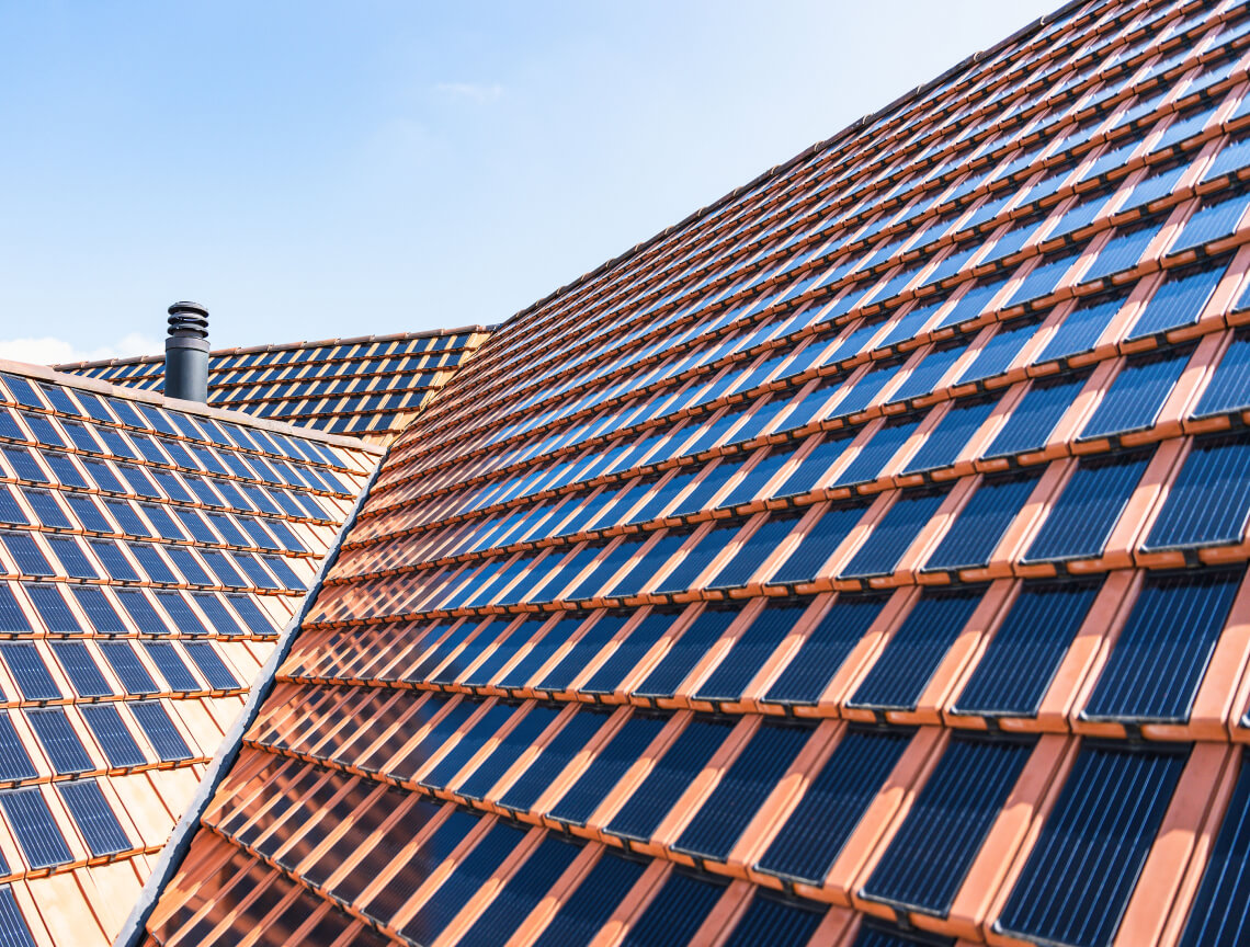 Dachsanierung mit Solarziegel Panotron