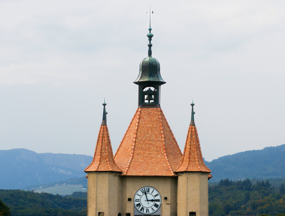 Restaurierung Kirche Notre-Dame Orbe mit Biberschwanzziegel à l'ancienne