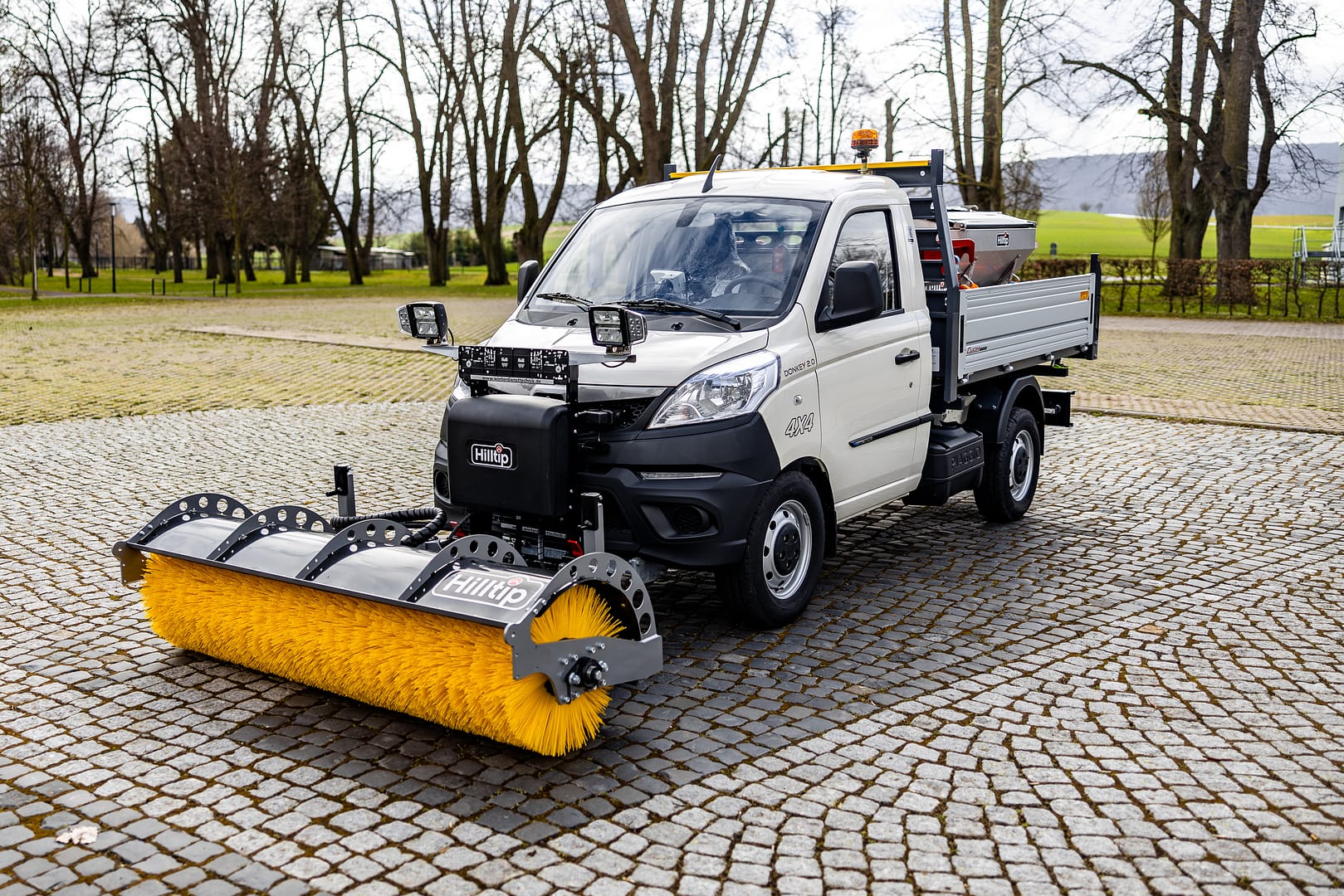 Piaggio NP6 4x4 Kehrmaschine