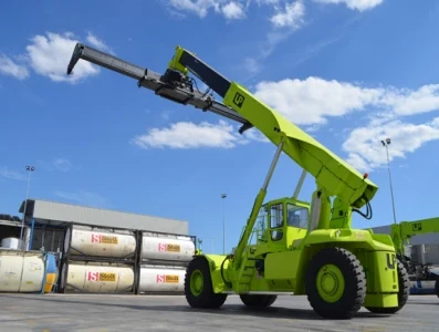 UP Reach Stacker