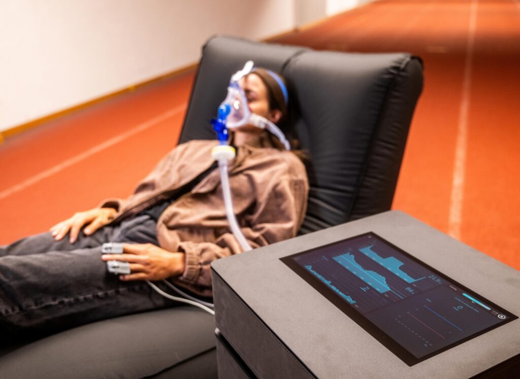 Vanessa Voigt im Umgang mit dem MITOCUBE®