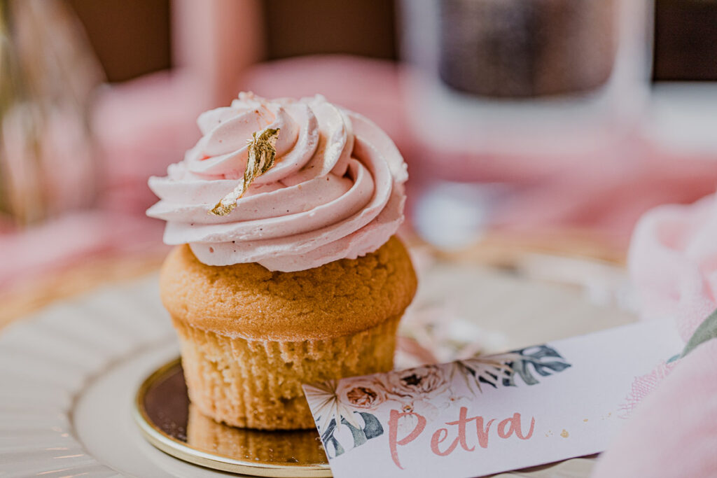 Sweet Table: Donuts, Cupcakes, Macarons