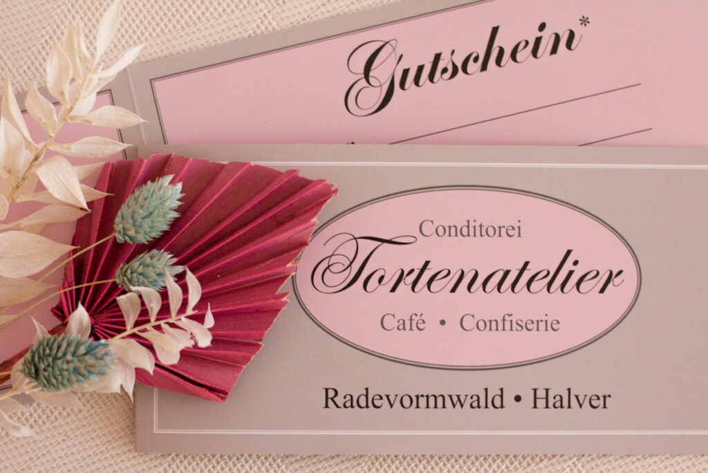 Gutscheine und Pralinen als Geschenkidee