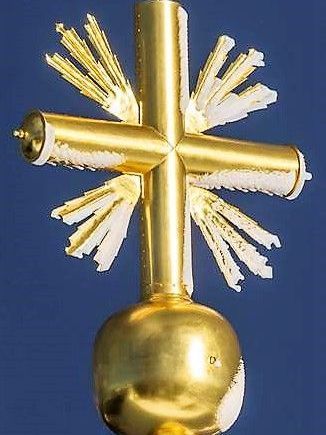 Vergoldetes Gipfelkreuz
