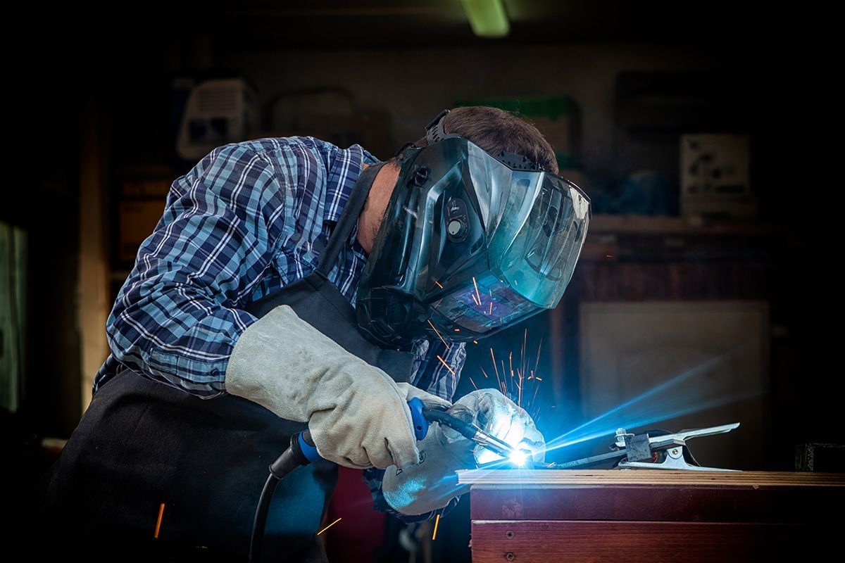 Schweißarbeiten in der Werkstatt