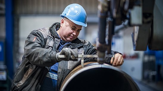 Stahlrohre im Hochregal-Lagersystem