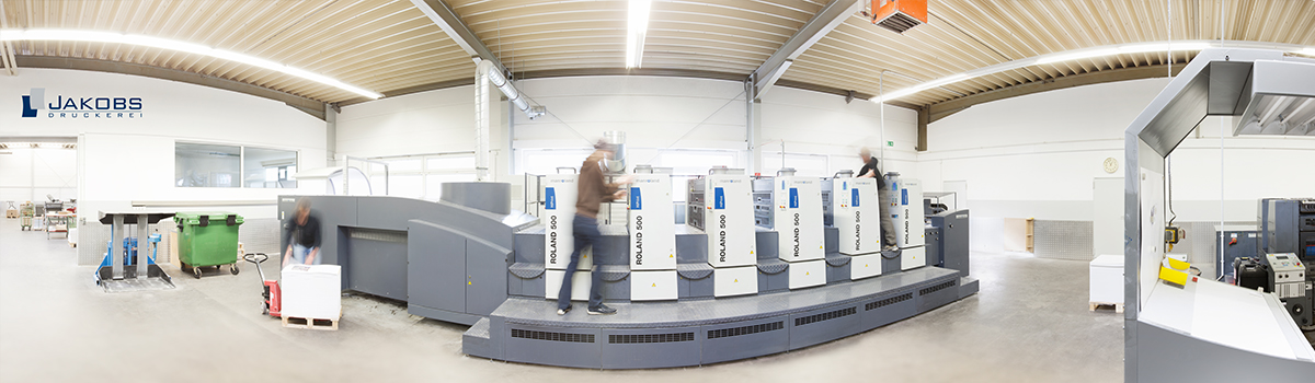 Maschine mit Mitarbeitenden