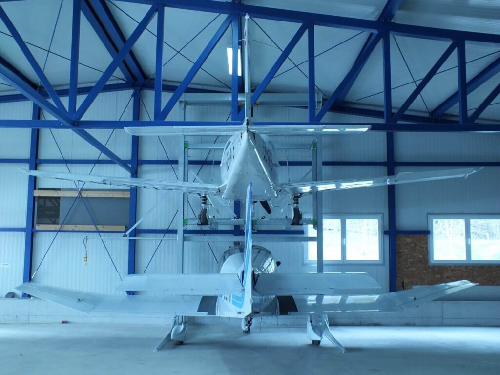 SKYLEVATOR Modell mit Flugzeug