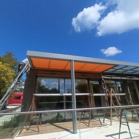 Montage einer Markilux 779 an einem Glasanbau