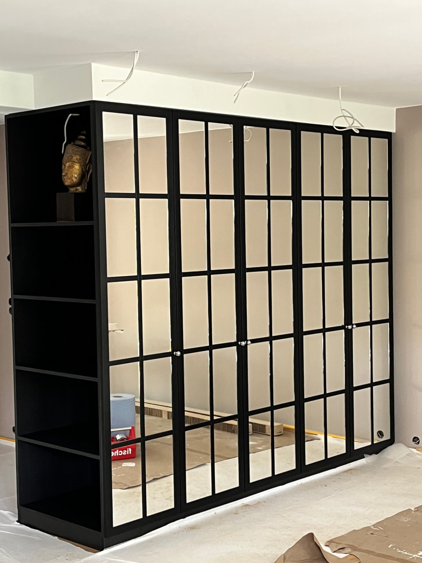 Spiegelschrank mit Sprossenoptik