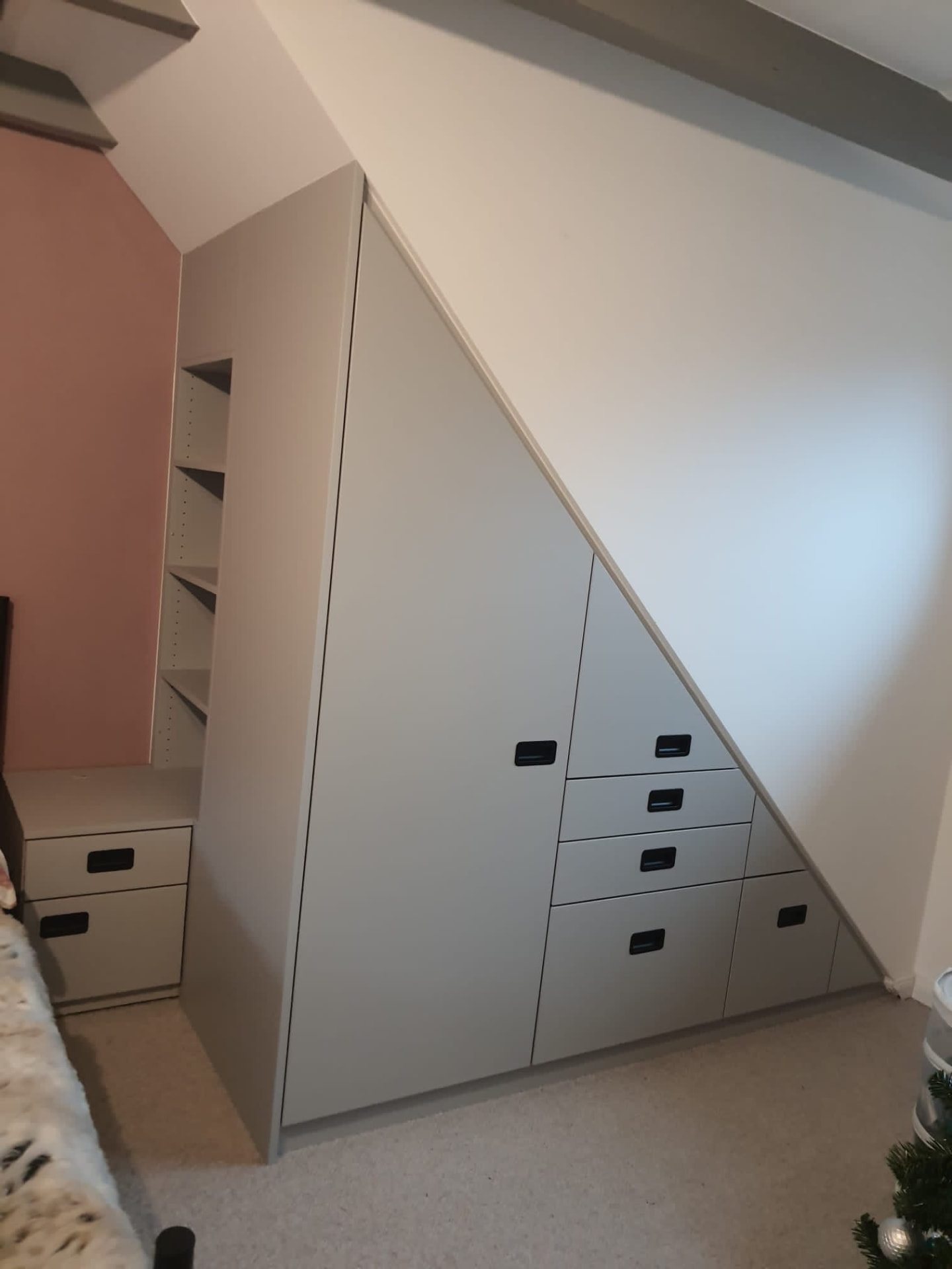 Einbauschrank unter Dachschräge