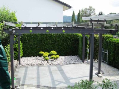Überdachung aus Metall