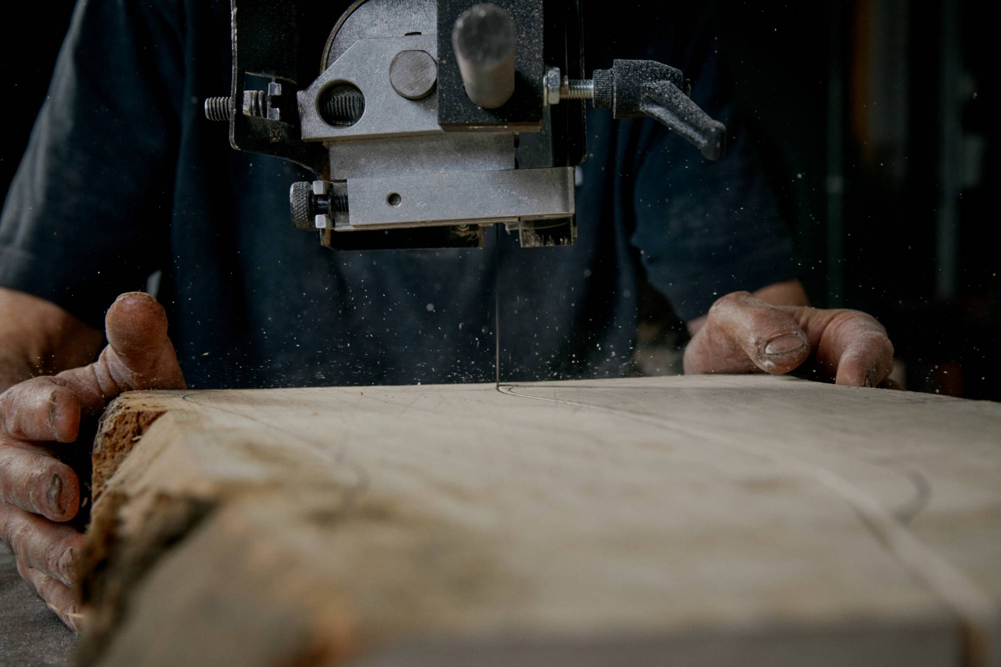 Holzbearbeitung im Atelier
