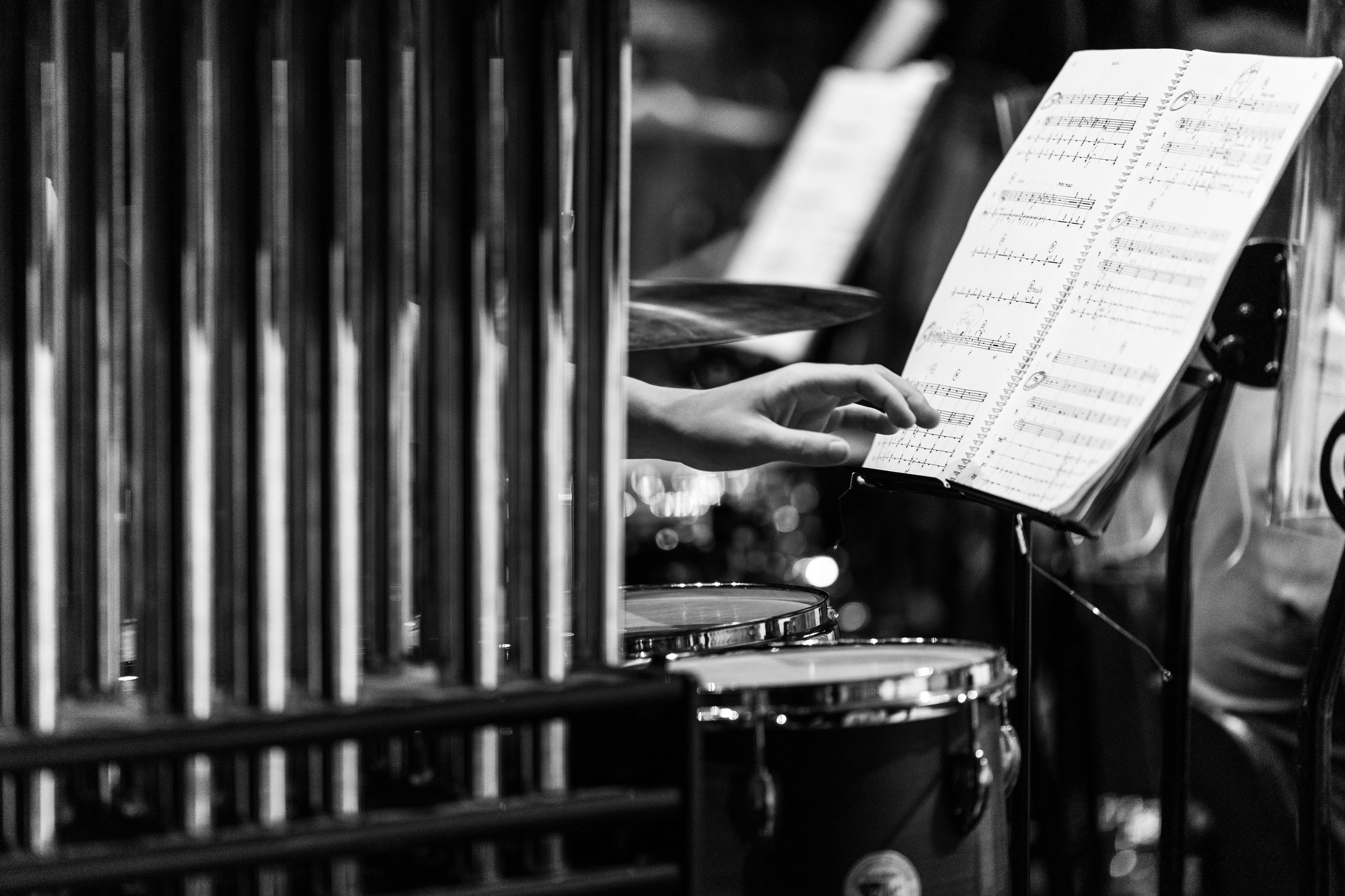 Percussion-Nahaufnahme mit Notenblatt