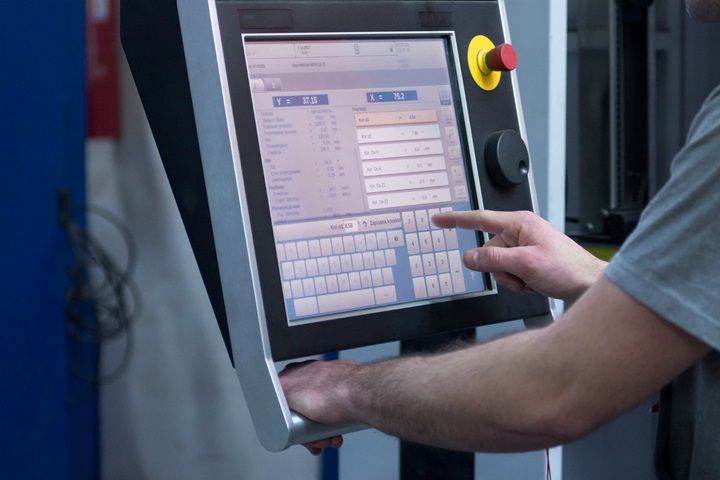 Reparatur und Modernisierung von Steuerpanels