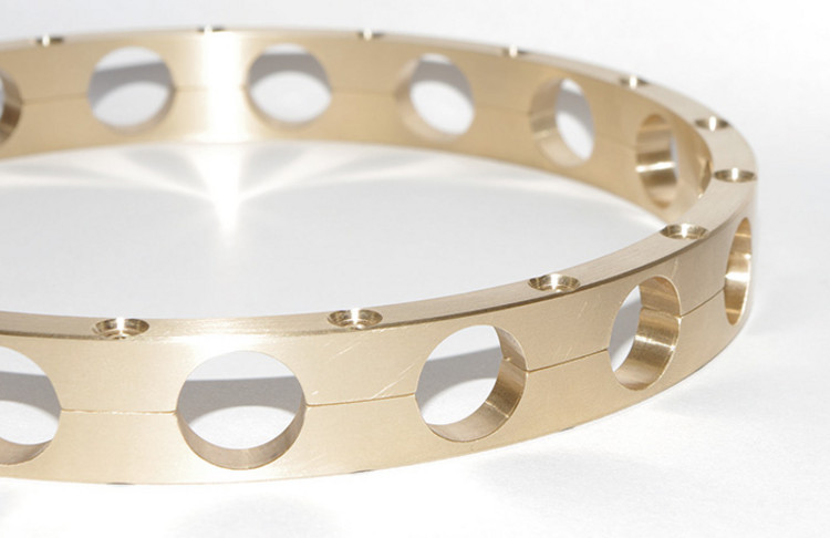 Special bearing with brass cage