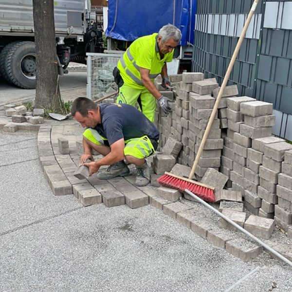 Pflasterarbeiten mit Naturstein und Betonpflaster