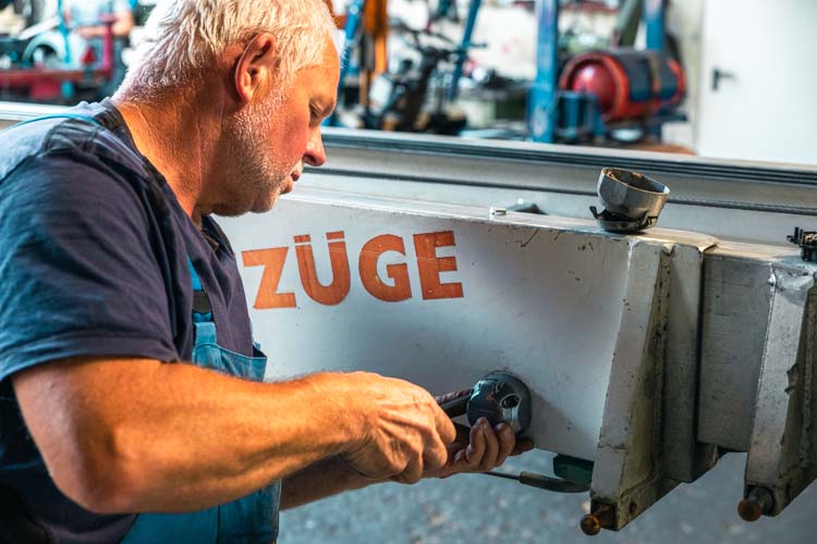 Wartungsarbeiten an einem Aufzug