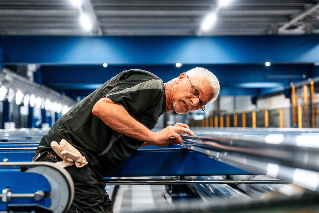 Mitarbeiter von Gartner Extrusion bei der Arbeit