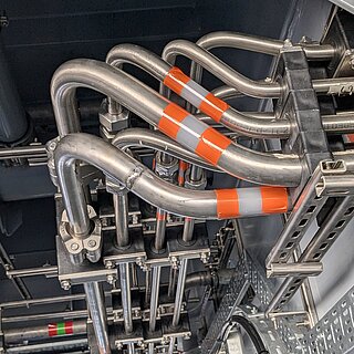 Verlegtes hydraulisches Rohrleitungssystem