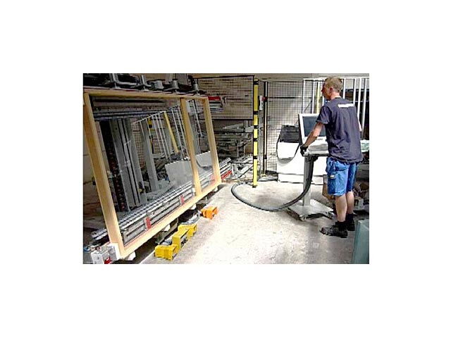 Worktable with clamping device for the production of office partitions
