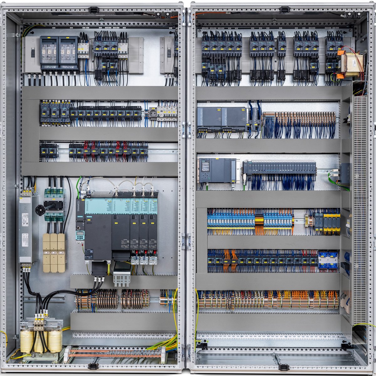 Fertig gebauter Schaltschrank