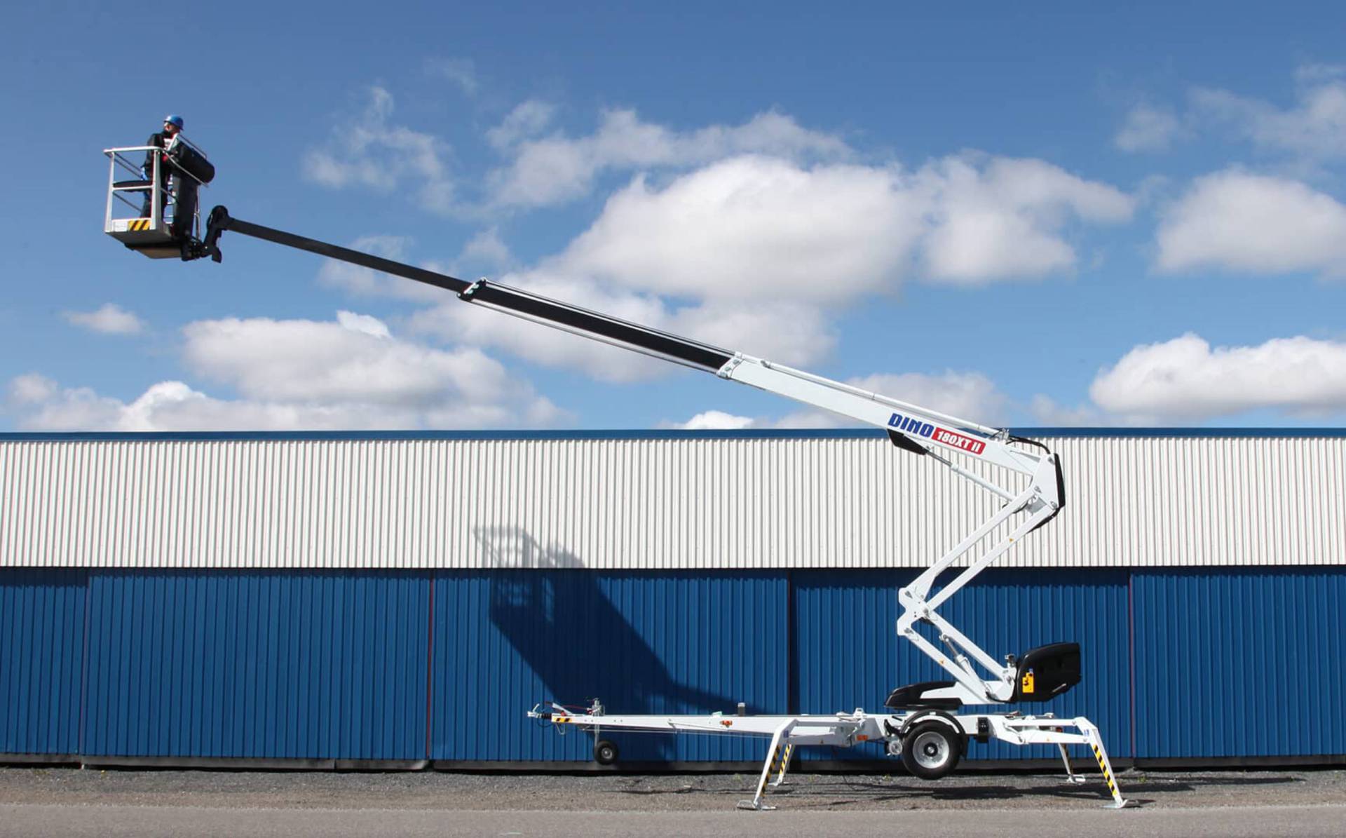 Teleskoparbeitsbühne DINO 180XT II