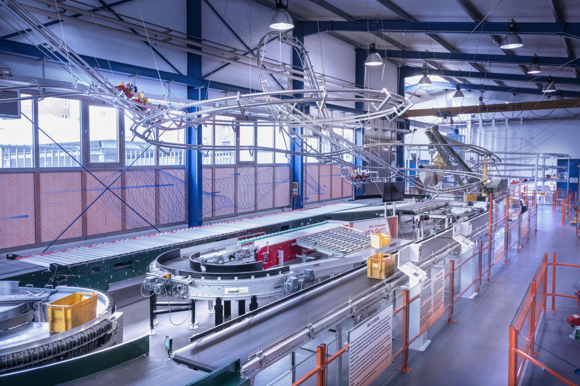 Ausstellung Fließband und Mini-Achterbahn