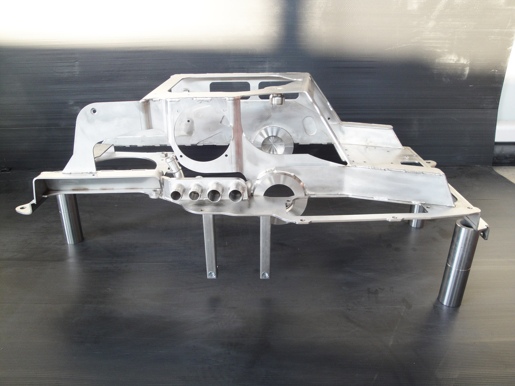 Rahmenbau (Batterie Pack, Geräteträger, Gehäuse, Aufbauten)
